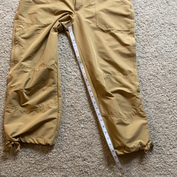 Almost new women’s Patagonia hiking crop pants - Picture 4 of 6